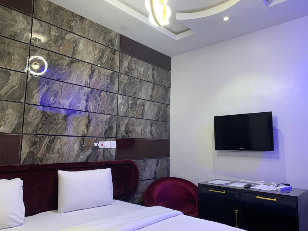 Executive Deluxe M13