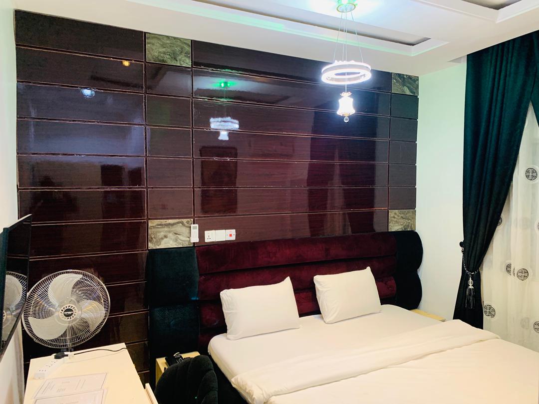 Executive Deluxe N14